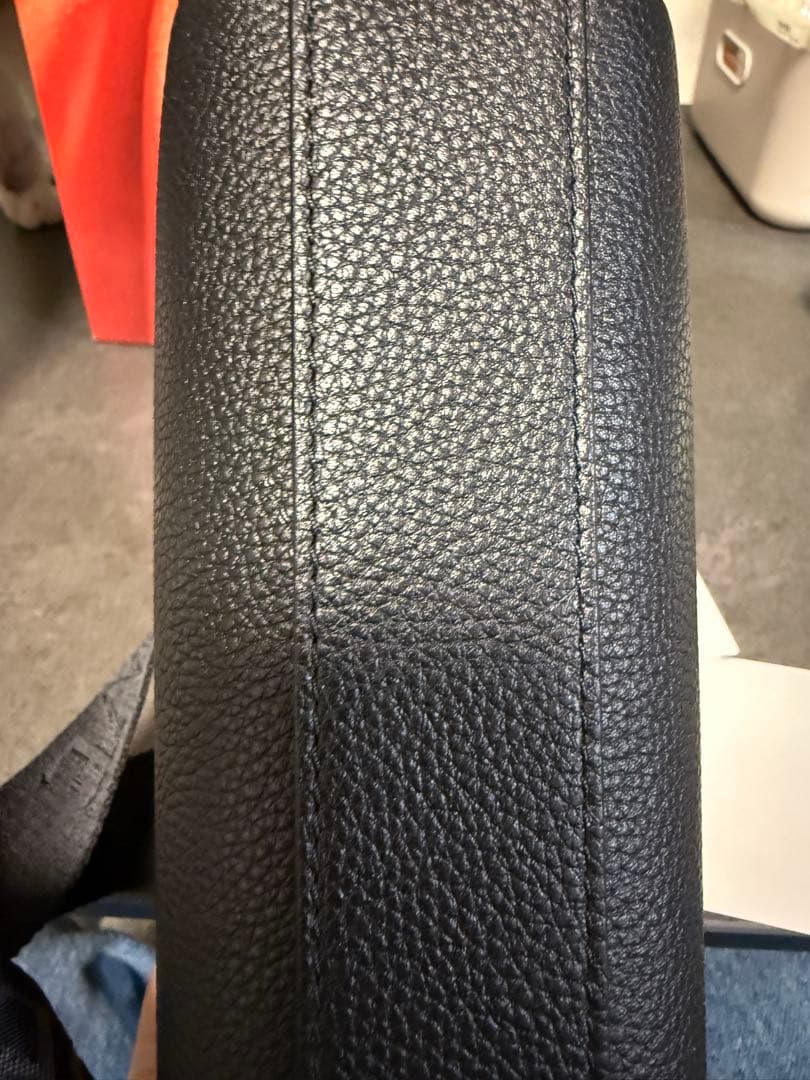 LOEWE ブラック レザー ショルダーバッグ