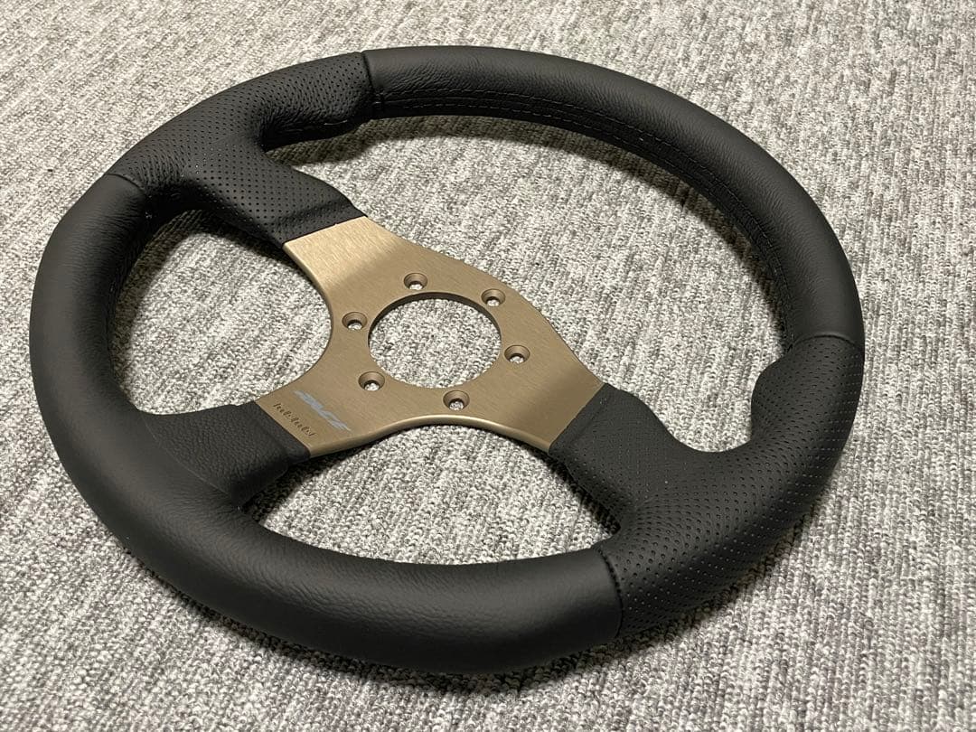 Cube　MOMO RACE 32 ステアリング 正規品 ほぼ未使用