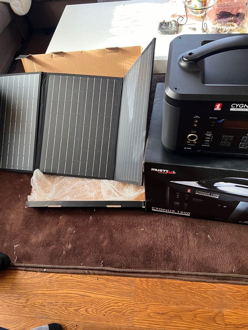 シグナスポータブル電源1500と ソーラーパネル