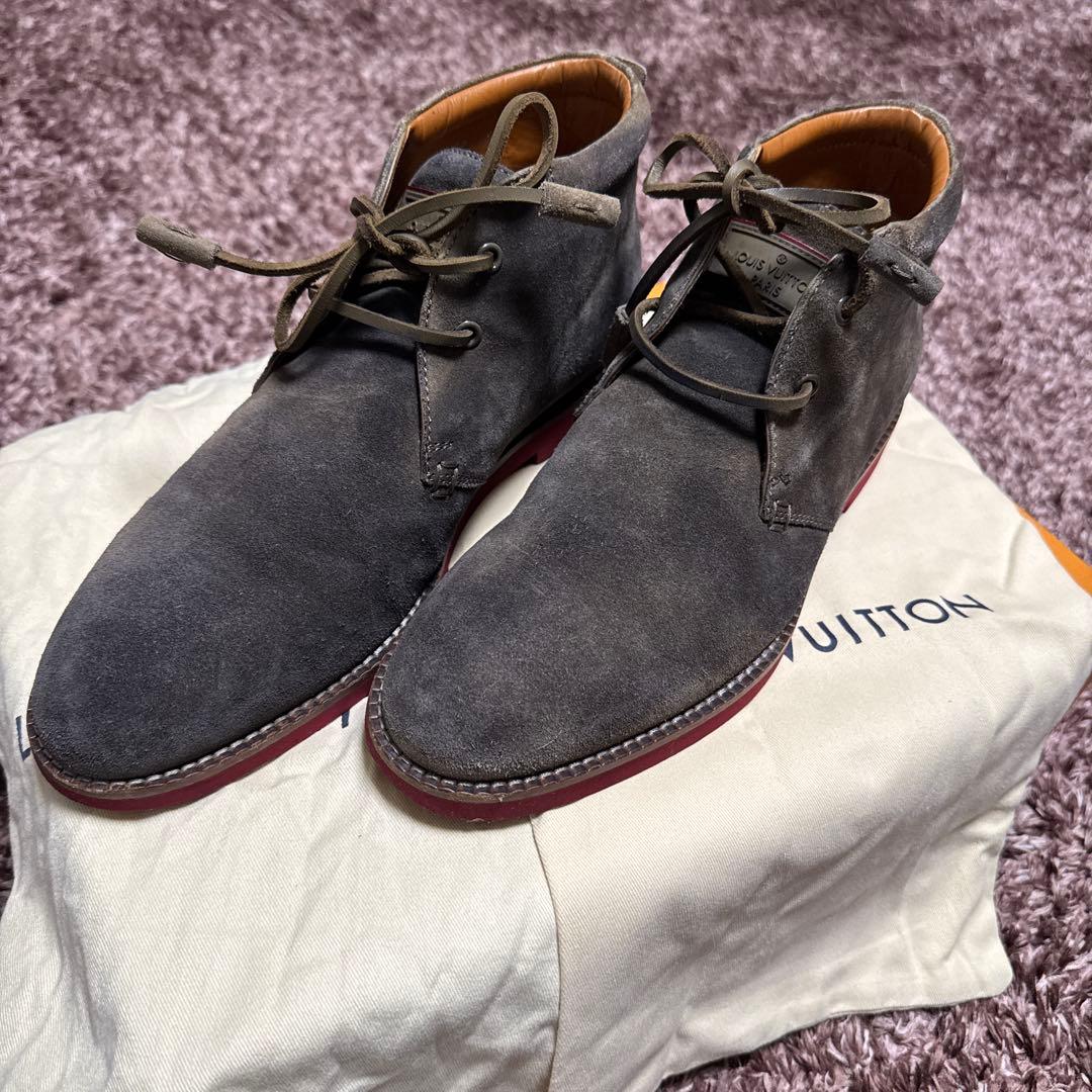 ルイヴィトン　グレー スエード チャッカブーツ 保存袋付き