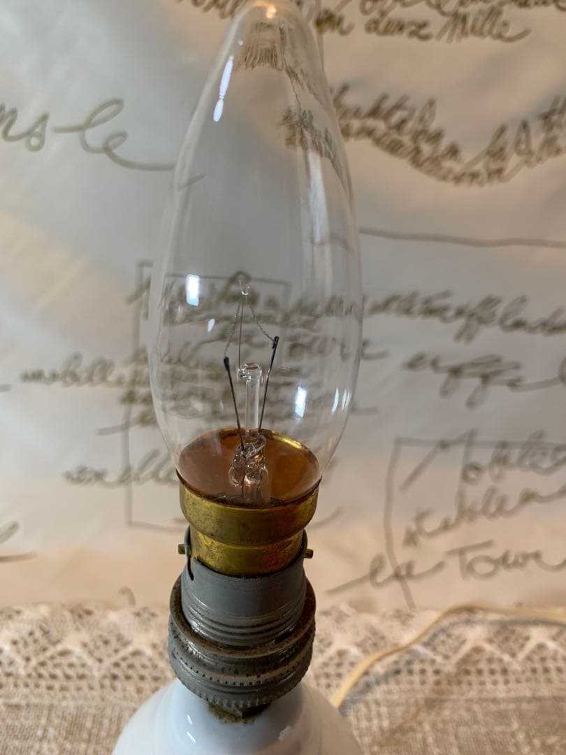 フランス製　アンティーク　スミレ柄の赤いシェードがプードルみたいな可愛いランプ！