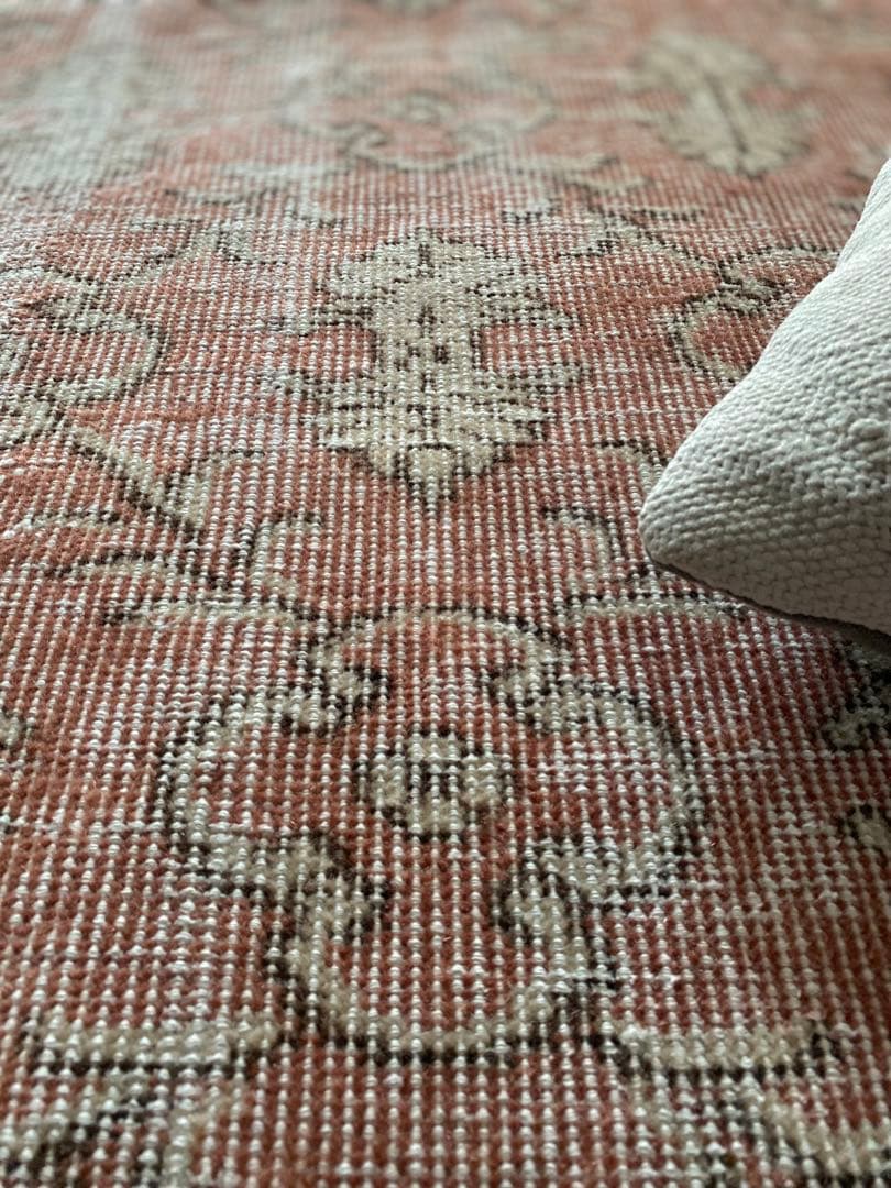 シャビーピーチ紋章柄　ヴィンテージラグ　トルコラグ