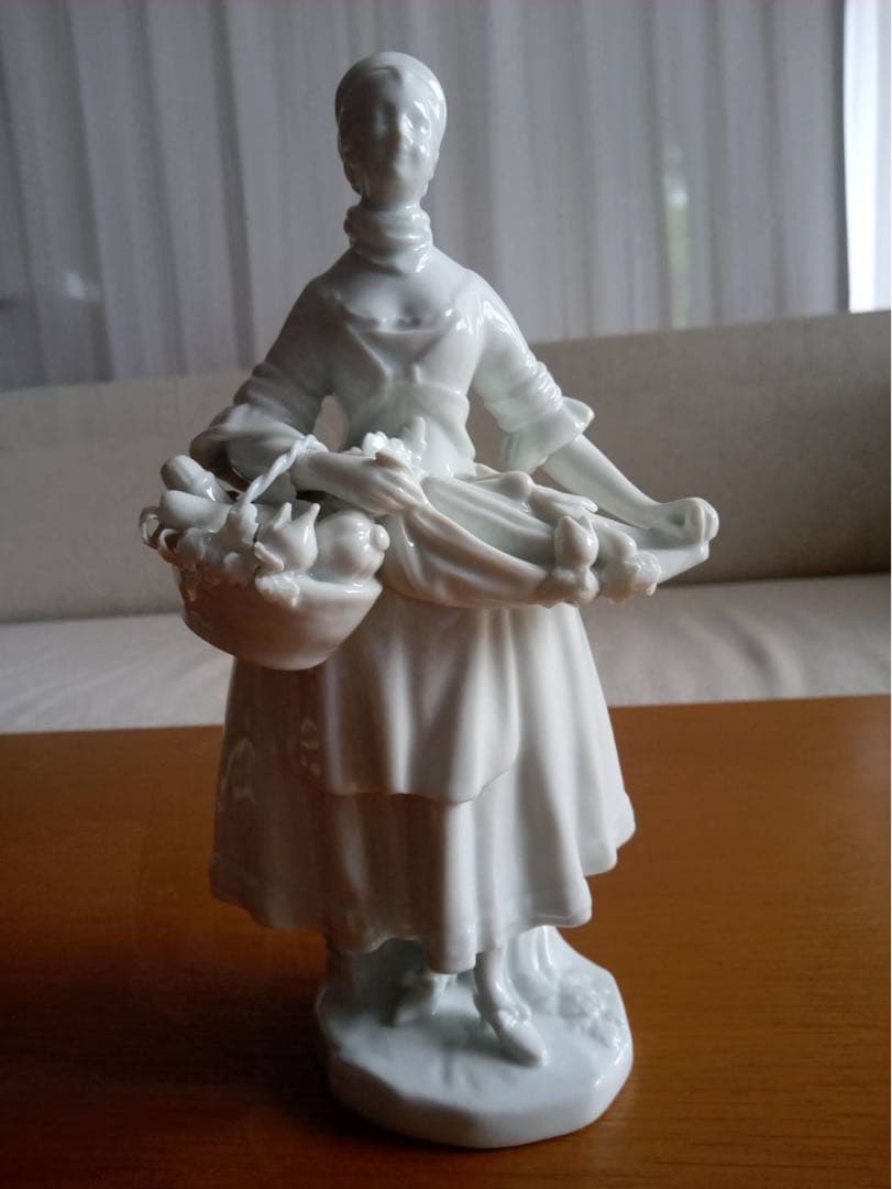 Augarten アウガルテン　フィギュリン　陶器　人形　磁器人形　検　ヘレンド