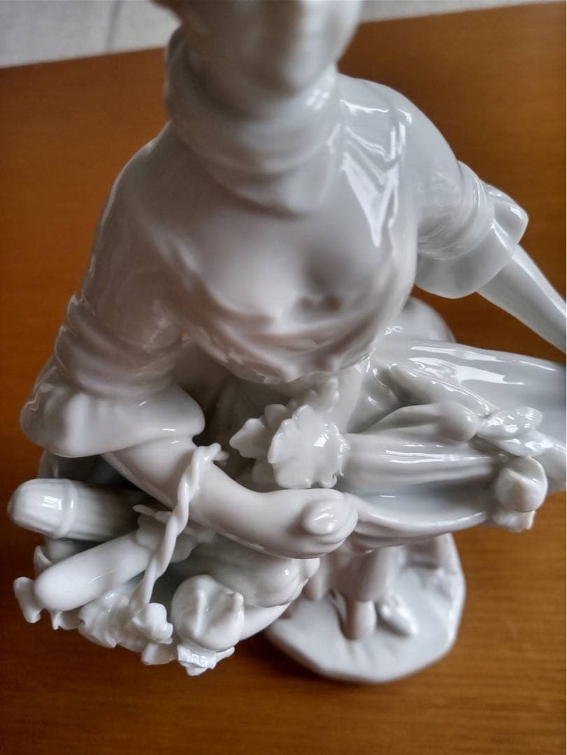 Augarten アウガルテン　フィギュリン　陶器　人形　磁器人形　検　ヘレンド