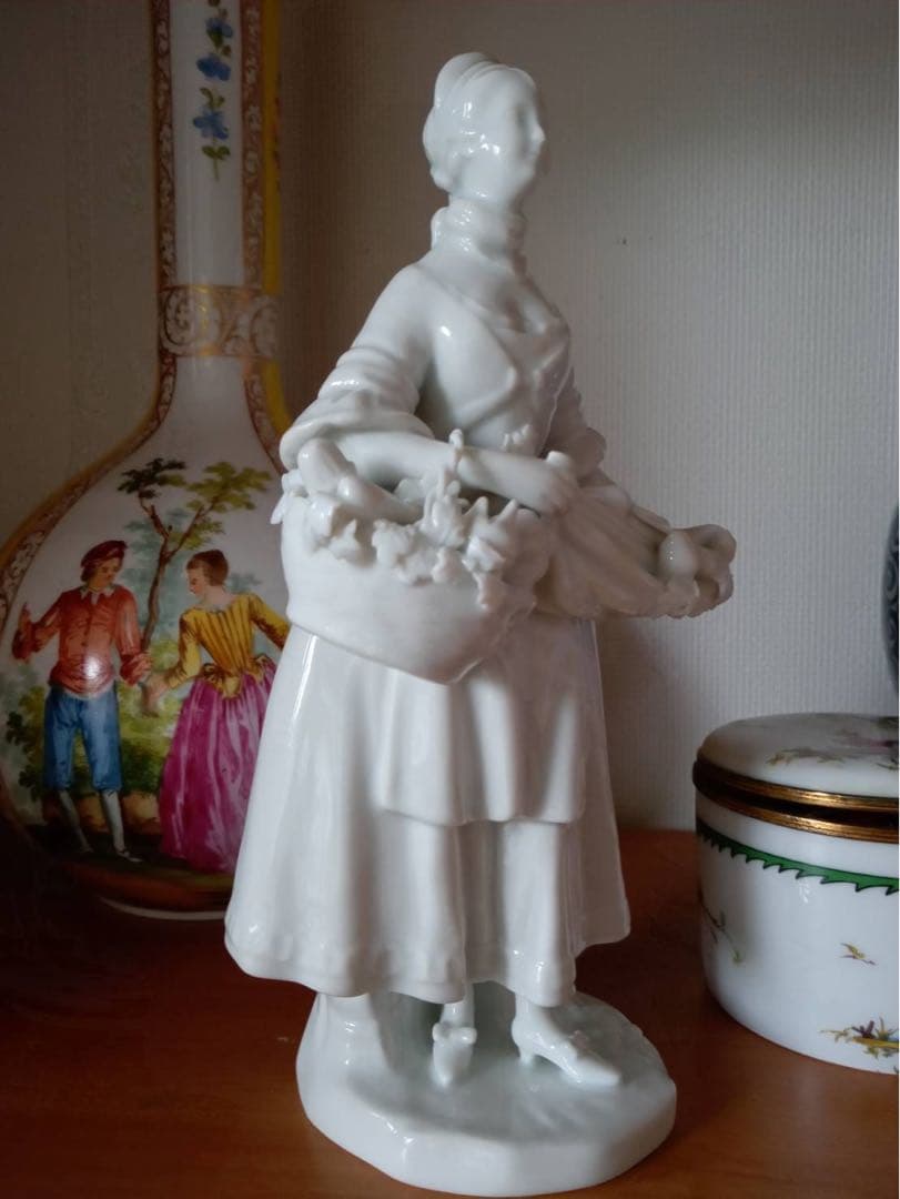 Augarten アウガルテン　フィギュリン　陶器　人形　磁器人形　検　ヘレンド