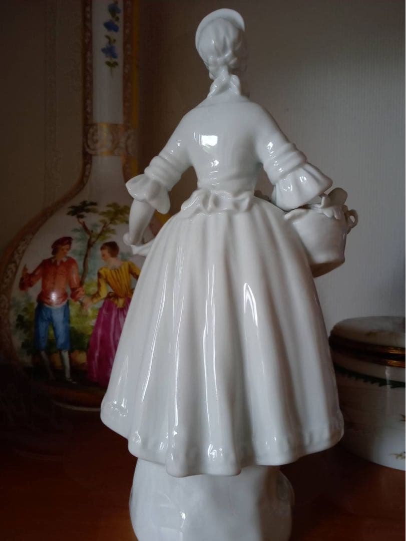 Augarten アウガルテン　フィギュリン　陶器　人形　磁器人形　検　ヘレンド