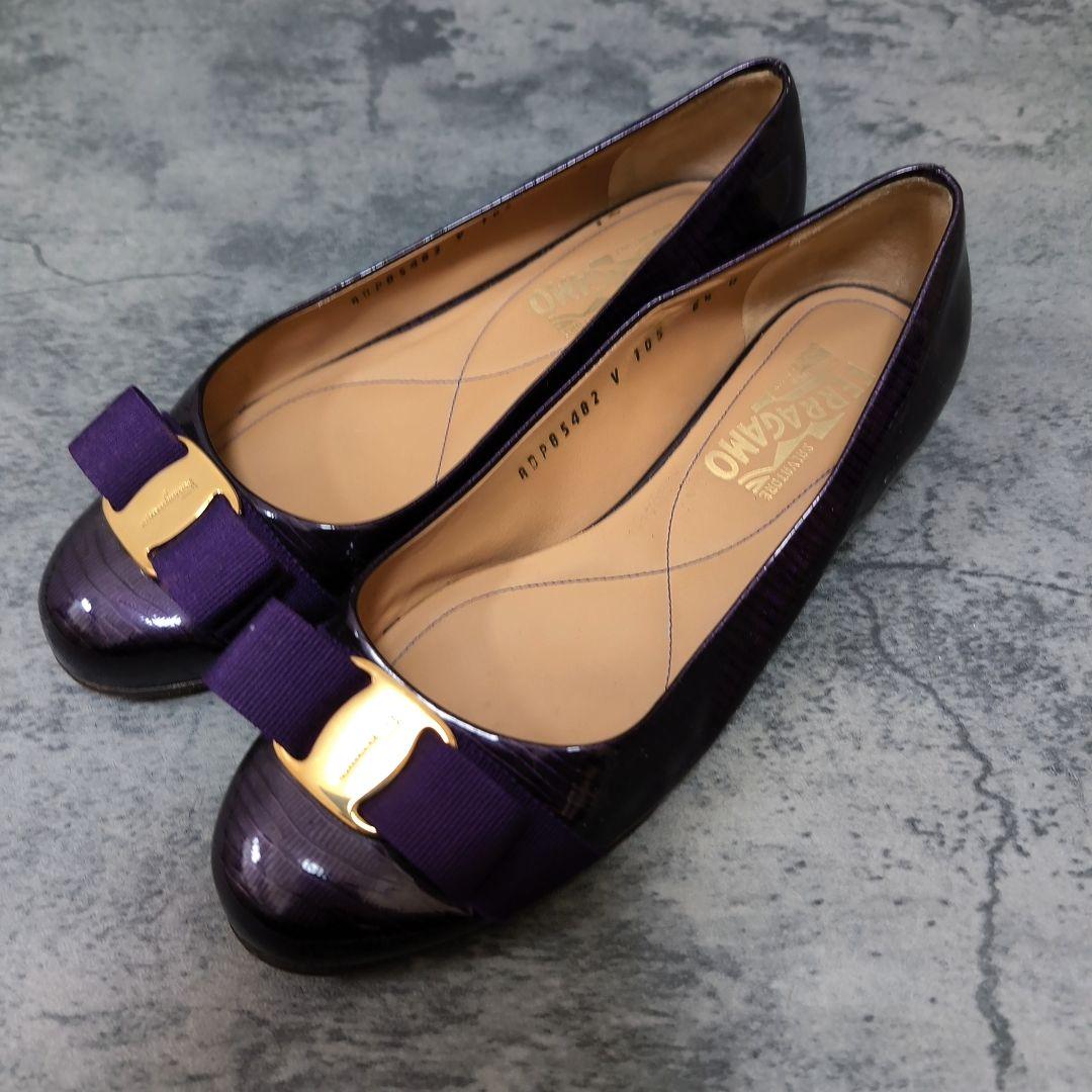 フェラガモ ヴァラ フラットシューズ 24cm 紫 パテント リザード型押し