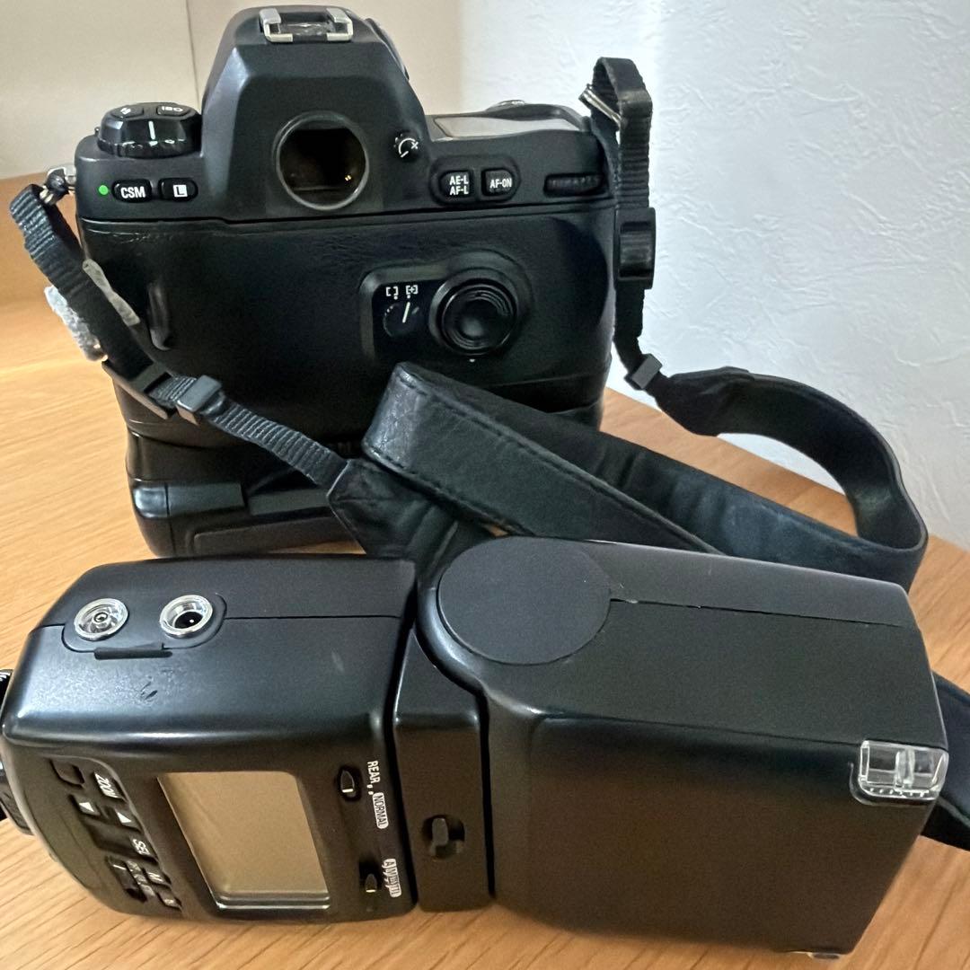 Nikon F100 一眼レフカメラ + SB-25フラッシュ　ジャンク