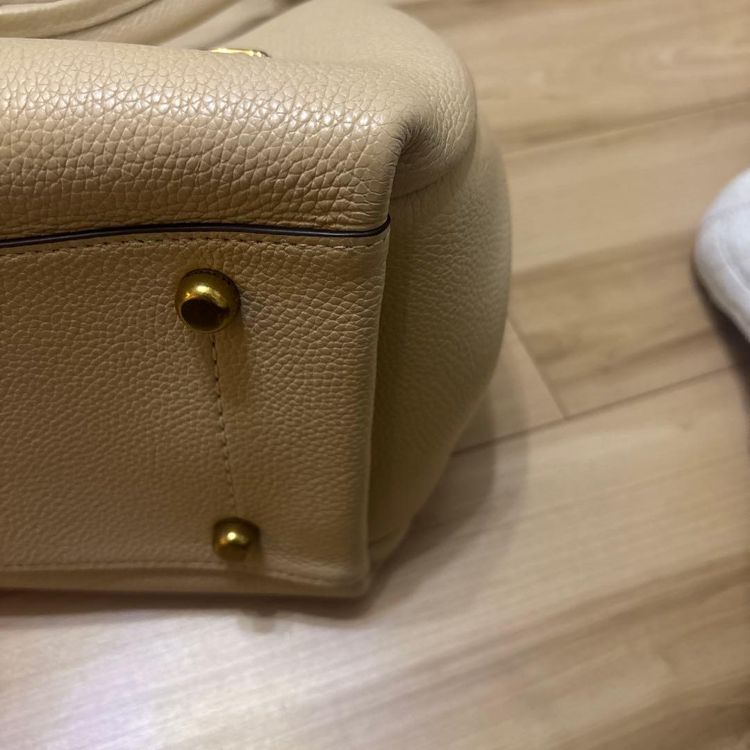 ち*坊様 ベージュ 合成皮革 ハンドバッグ　定価8万6千円