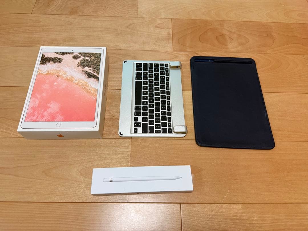 月*人様 iPad Pro 10.5インチ、アップルペンシル、キーボードなど