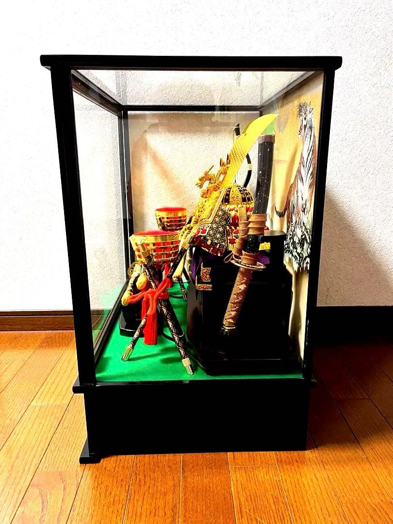 【新品同様】五月人形　兜ケース入り　オルゴール付き　13号吉徳工房