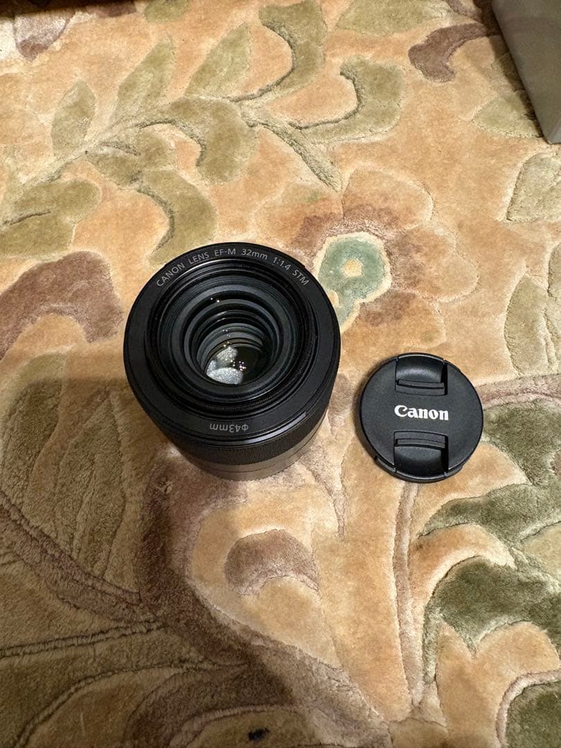 Canon EF-M 32mm f/1.4 STM レンズ