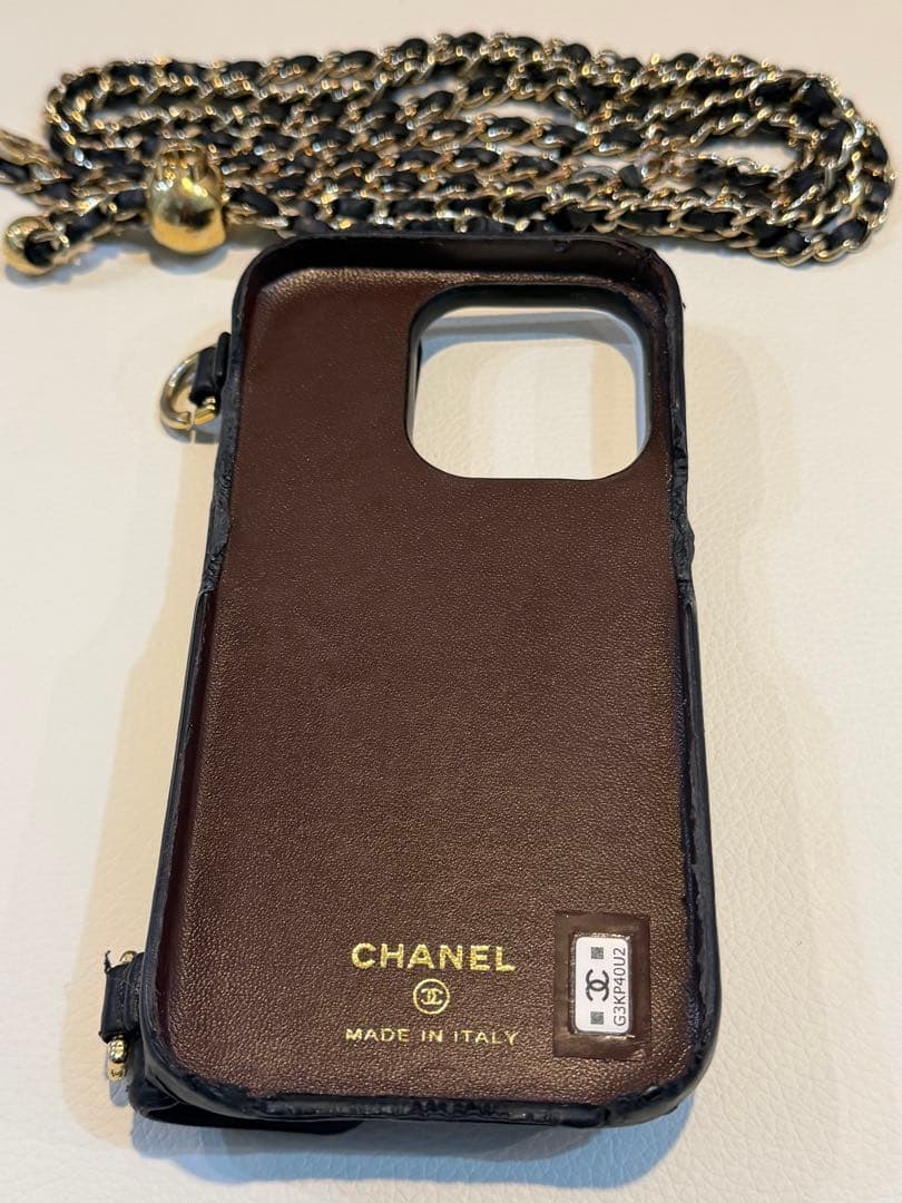 CHANEL iPhone14Proスマホケースキャビアスキンマトラッセチェーン