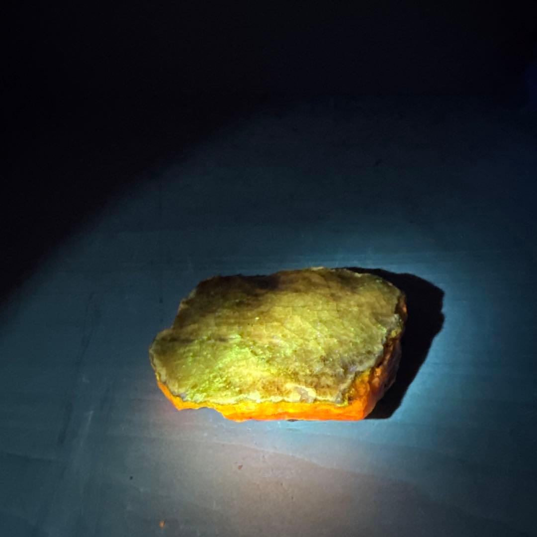 北海道石　然別オパール　蛍光オパール172g