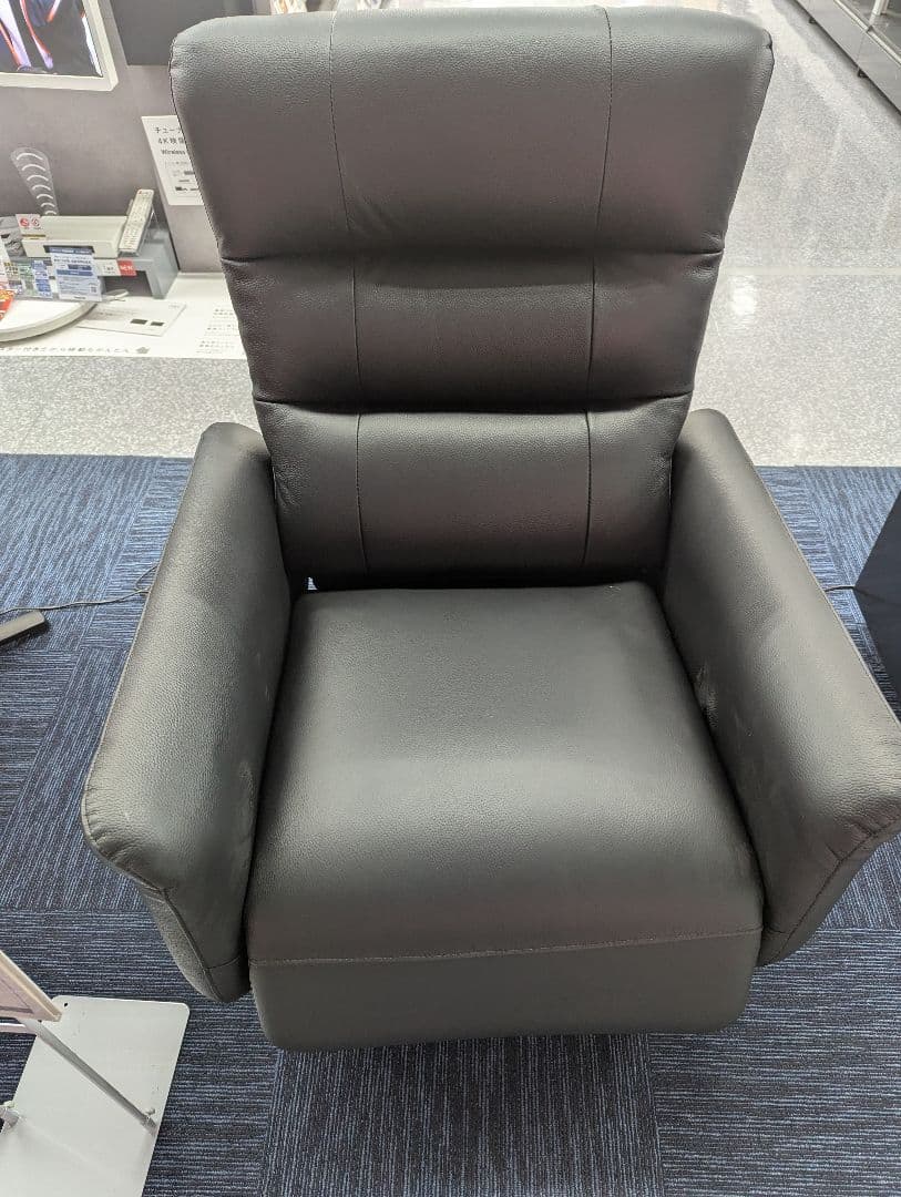 未使用　半額　電動リクライニングチェア 黒　一人掛け　ソファ　本革