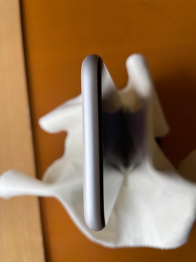 めりくりさん専用＜美品＞iPhone SE２ホワイト 外箱、充電ケーブル他