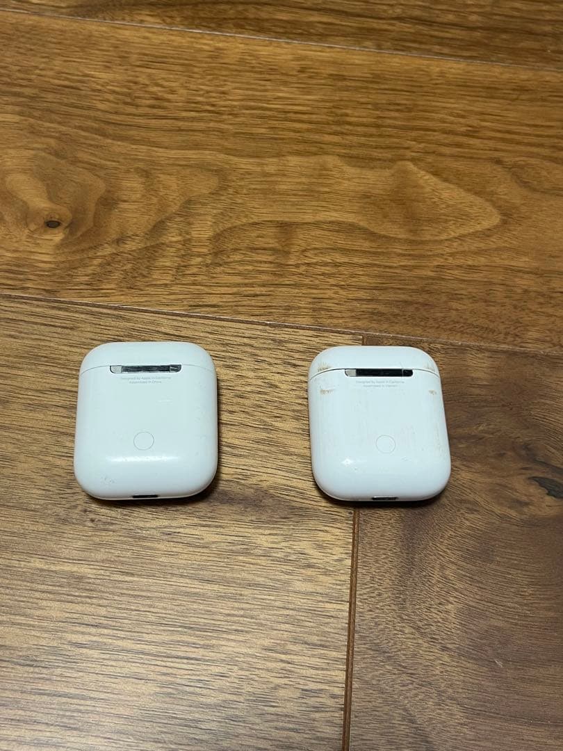 AirPods本体と充電ケース(ジャンク品)
