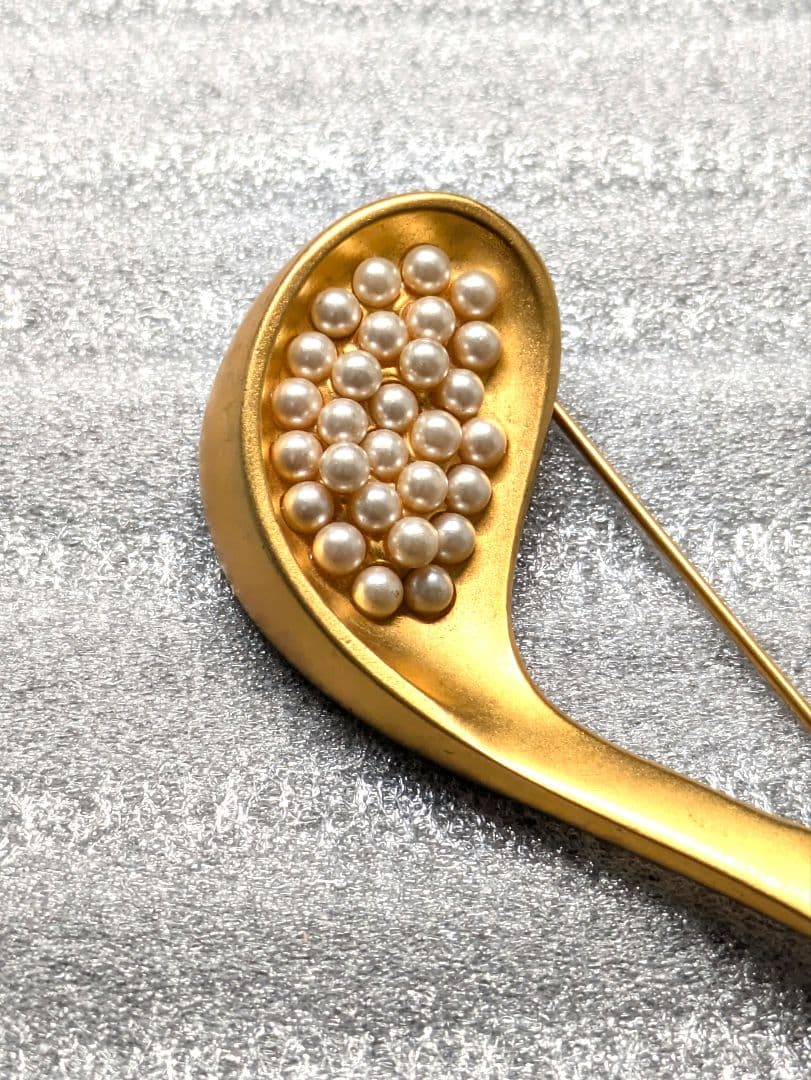 KARL LAGERFELD カールラガーフェルド ブローチ B174