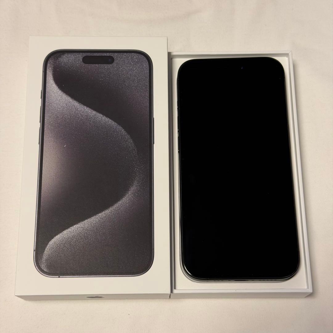 Apple iPhone 15 Pro ブラックチタニウム 本体
