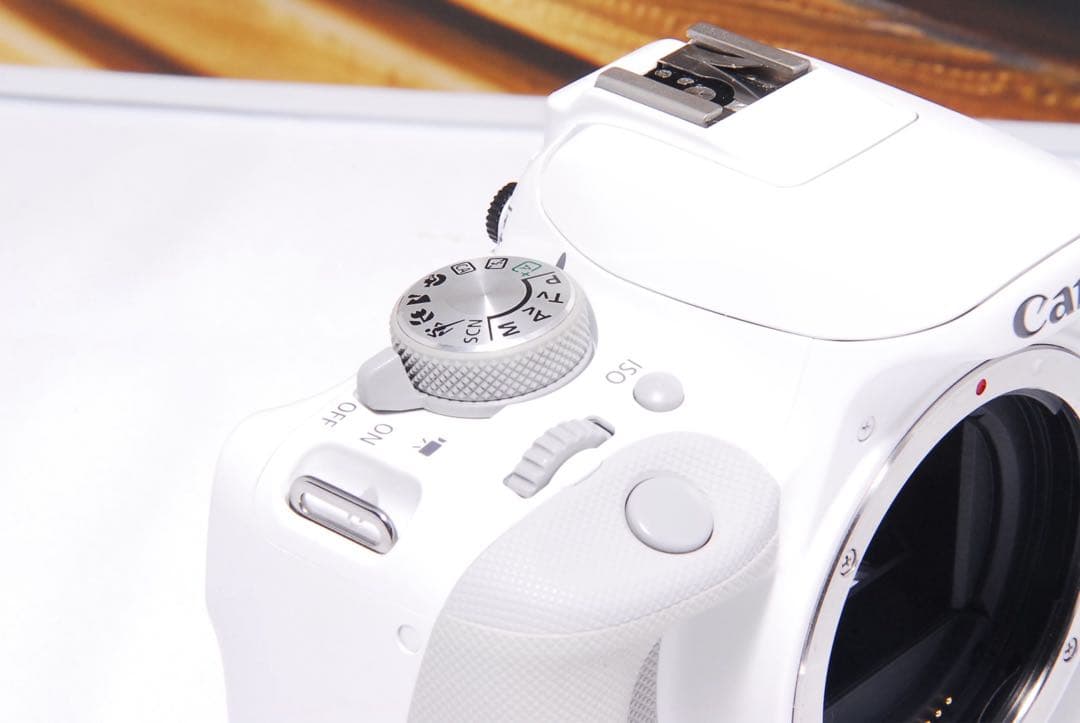 【ショット数700回】Canon EOS kiss X7 ホワイト スマホ転