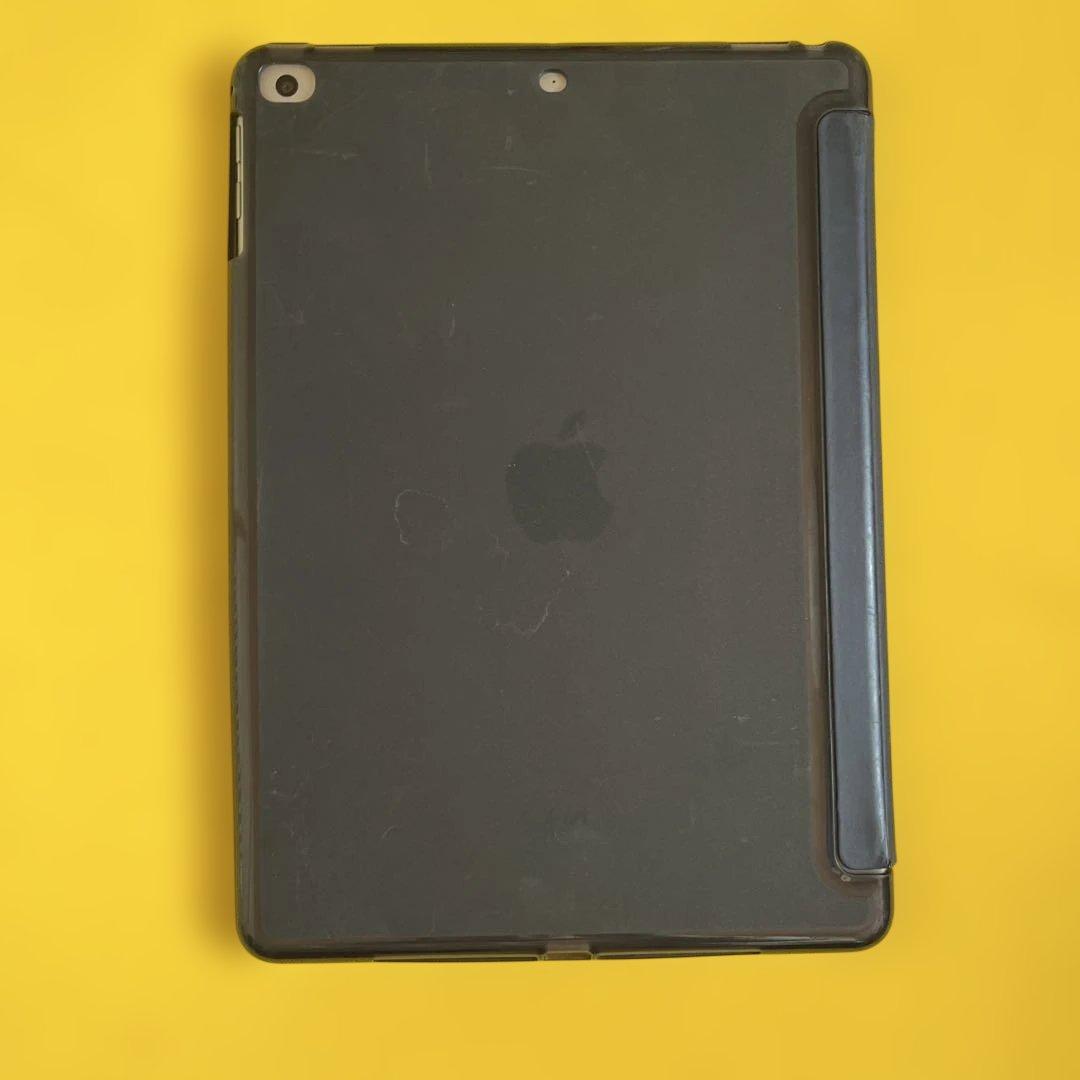 Apple iPad (第5世代) シルバー