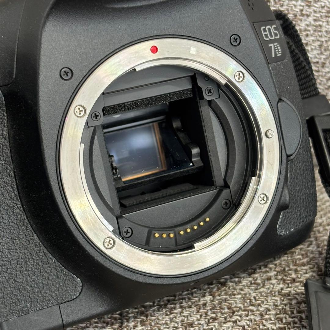 ■ Canon キヤノン EOS 7D デジタル一眼レフカメラ ボディ