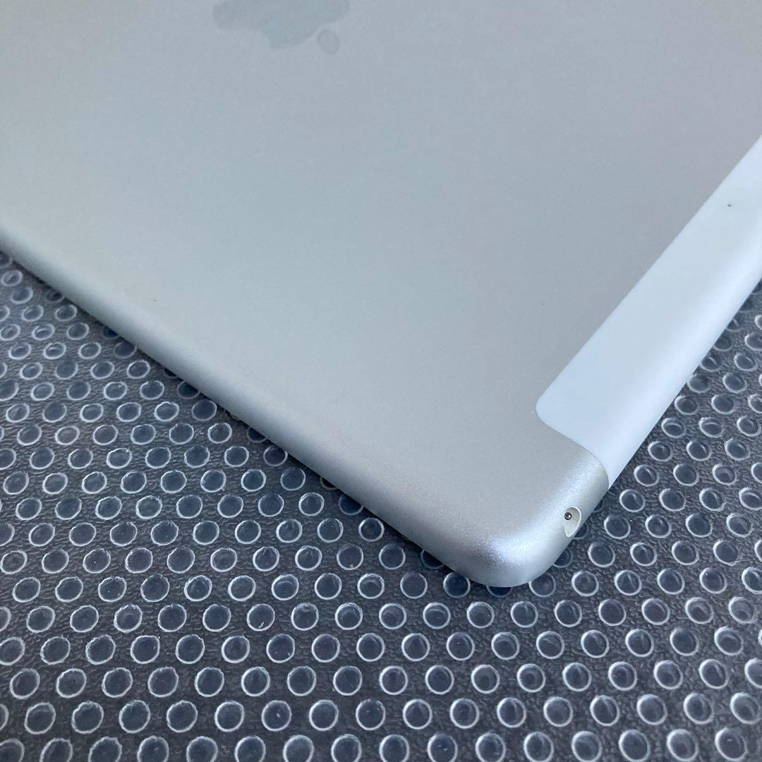 4002 極美品新品級☆電池最良好☆iPad5第5世代32GB SIMフリー☆
