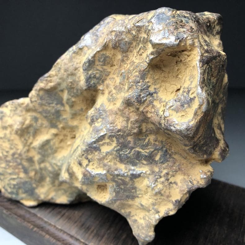 隕石　アルタイ隕石　大型隕石 6.9キロ　鉄隕石　ナチュラル　原石 木台付き