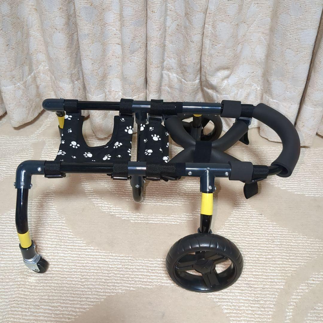 ワンちゃん4輪　リハビリ　食事補助　犬用車椅子　シニア体制維持　犬の歩行器