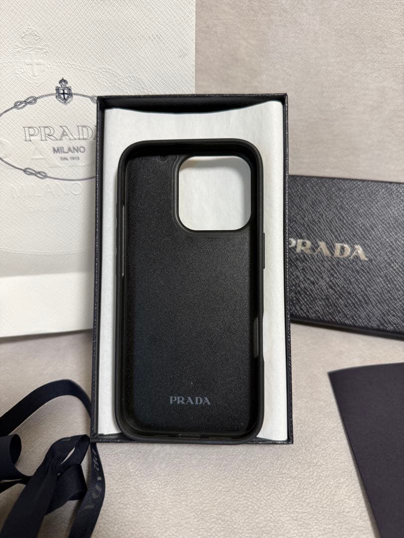 【美品】PRADA iPhone15PROケース ピンク