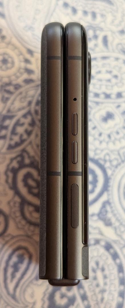 美品！Motorola razr 50 ☆おまけ付き☆