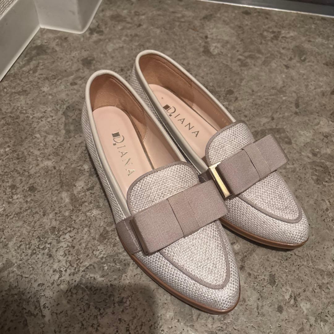 DIANA リボン付きローファー オフホワイト　べージュ