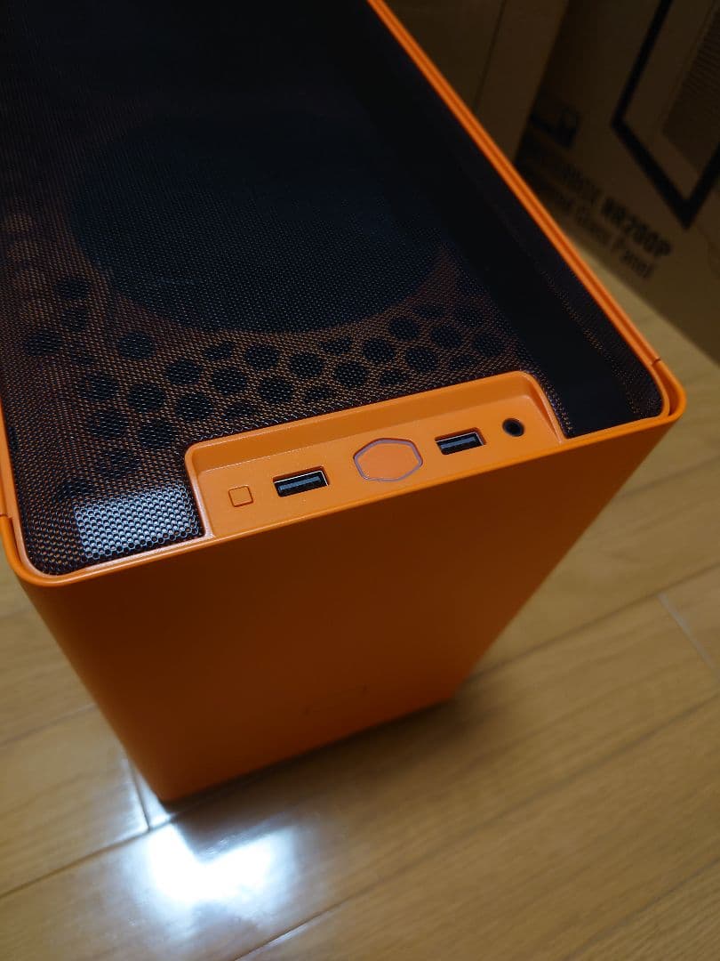 NR200P Cooler Master Masterbox オレンジ