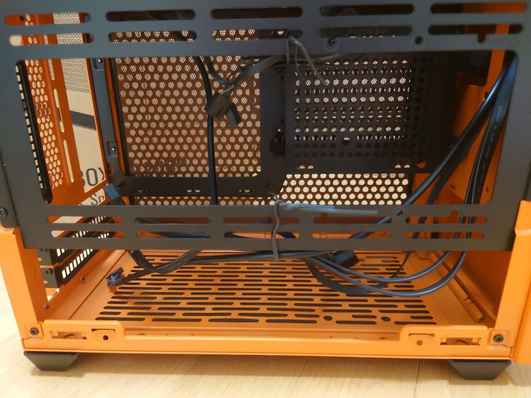 NR200P Cooler Master Masterbox オレンジ