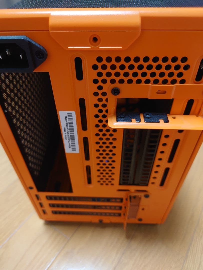 NR200P Cooler Master Masterbox オレンジ