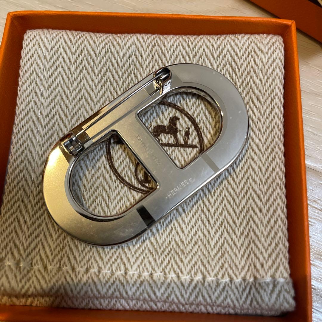 HERMES ブローチ　シェーヌダンクル　オレンジ