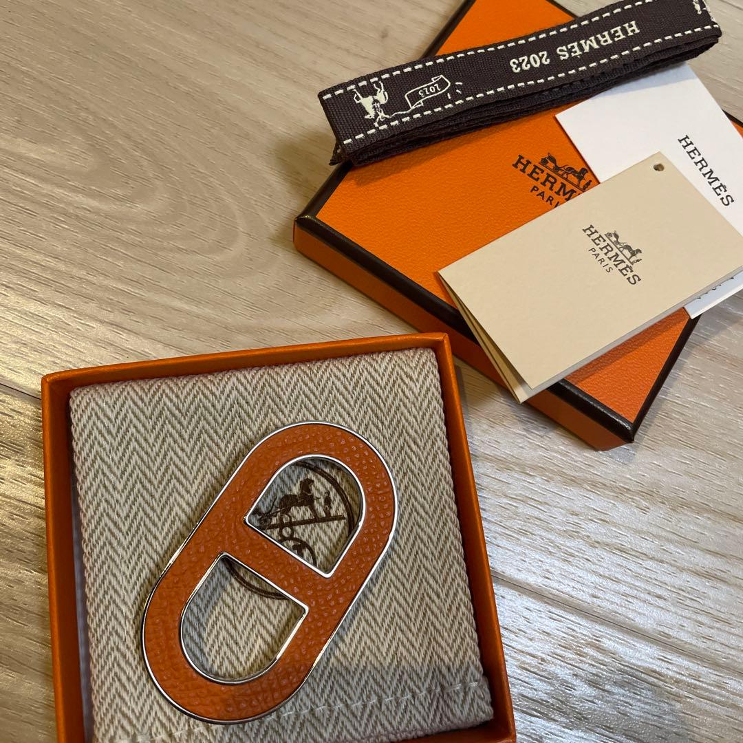 HERMES ブローチ　シェーヌダンクル　オレンジ