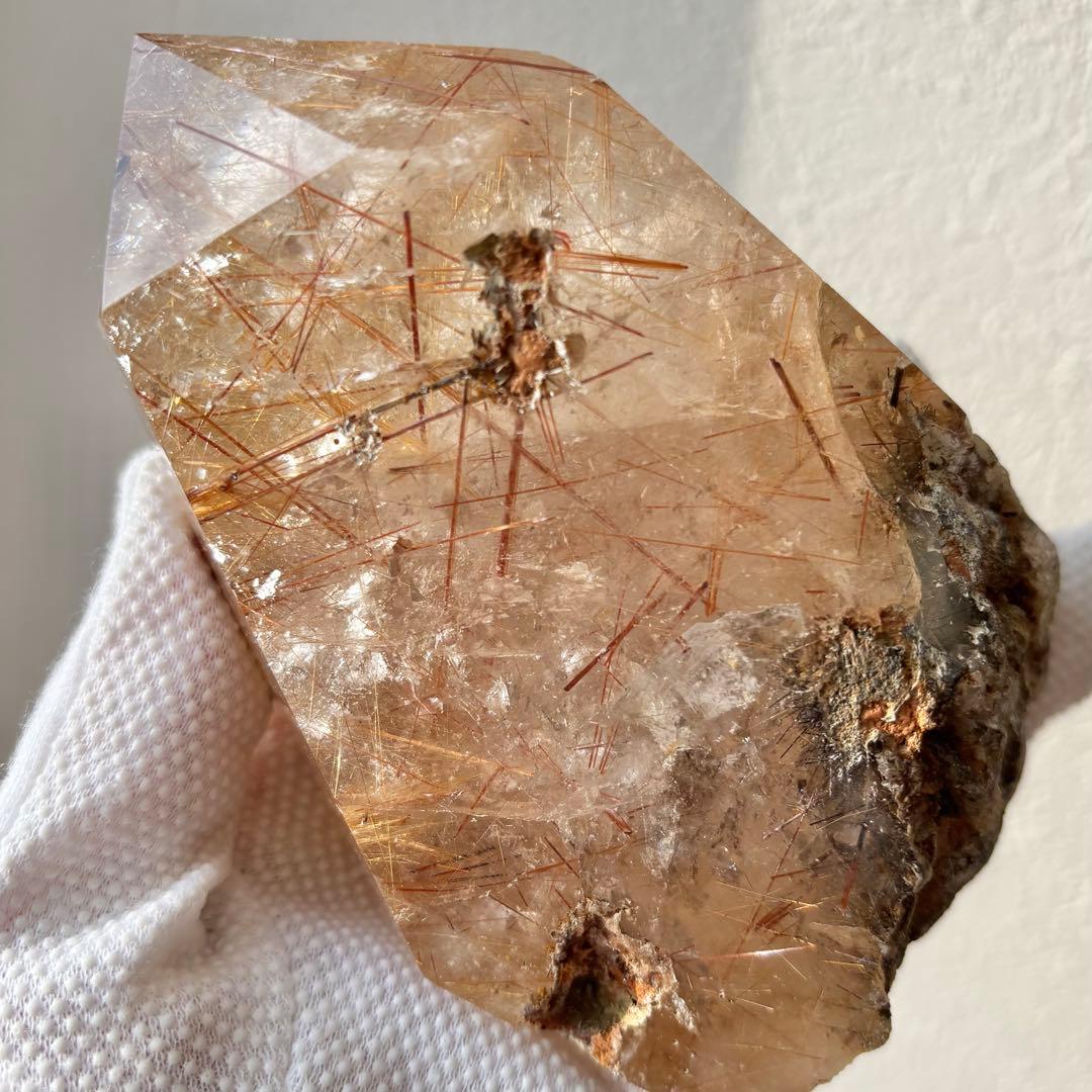 超希少美628g特大 ゴールドタイチンルチル 原石ポリッシュ　鉱物