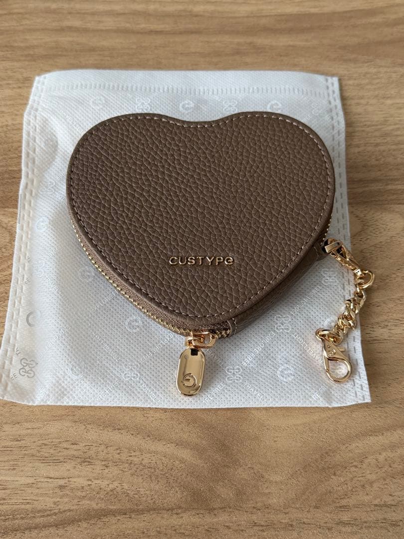 【新品】CUSTYPE ハート型ポーチ、ショルダー(モカ)