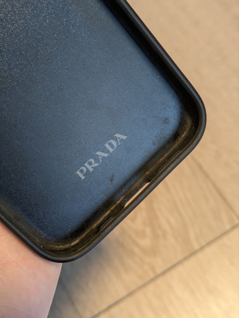 PRADA iPhone15 ケース