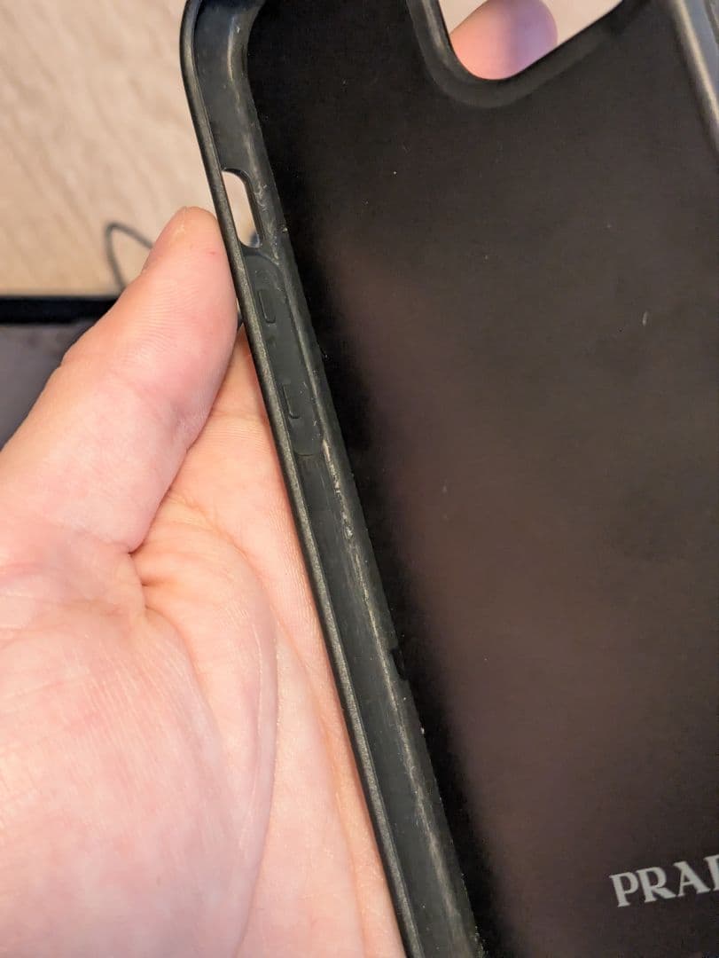 PRADA iPhone15 ケース