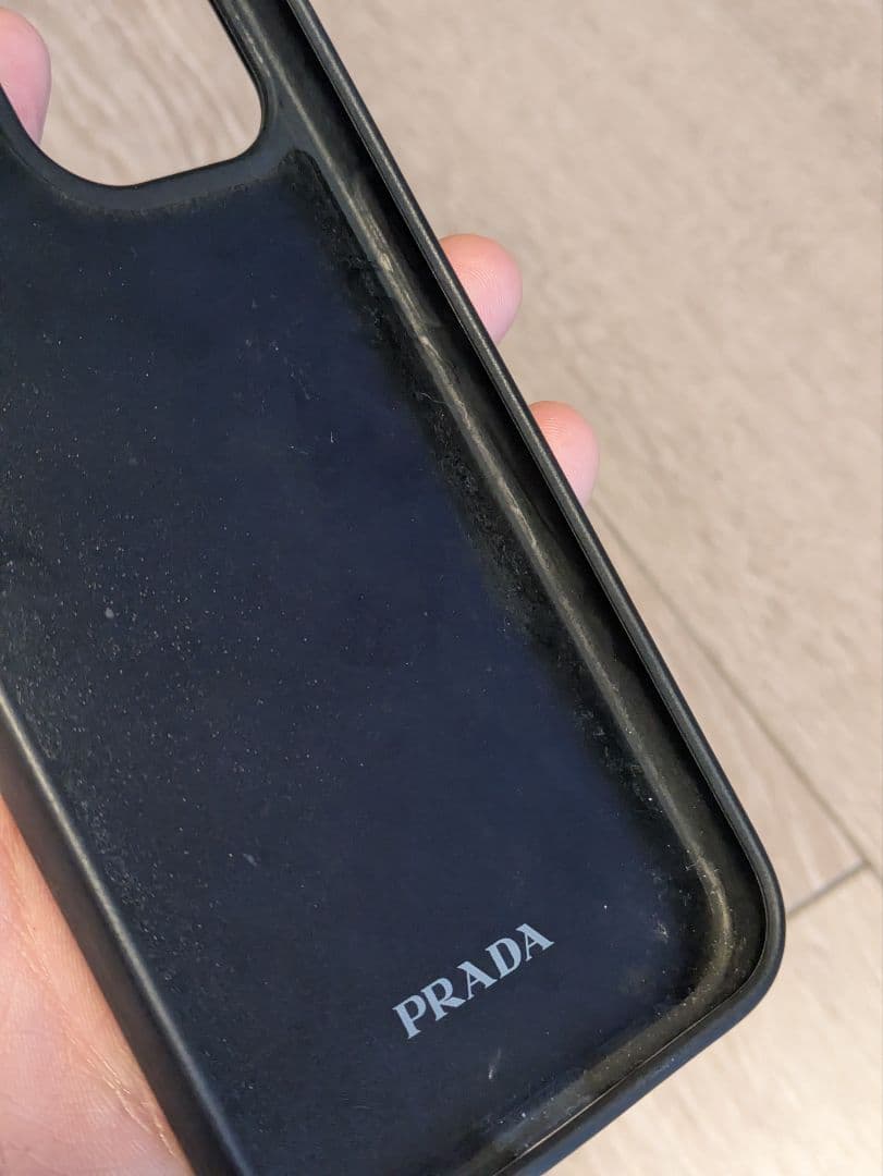 PRADA iPhone15 ケース