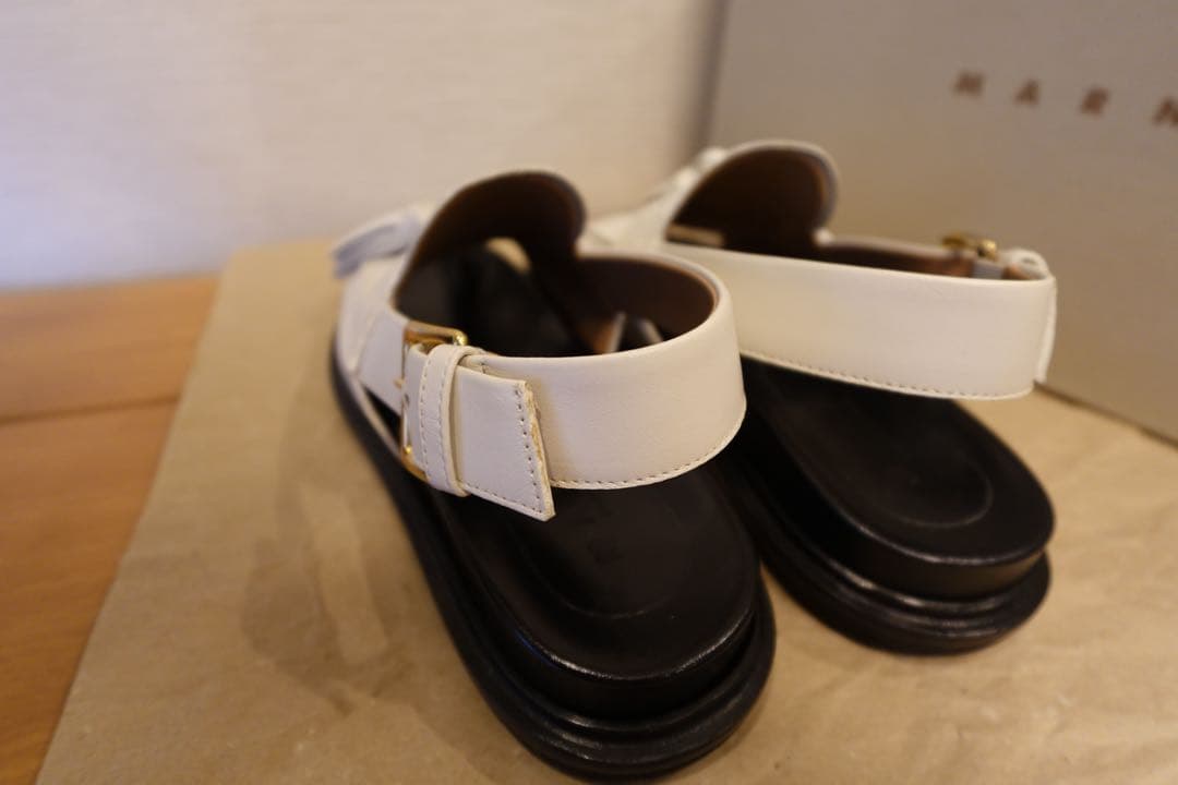 MARNI タッセル付きホワイトサンダル