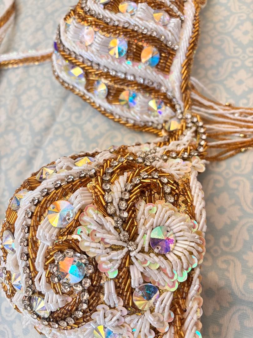 ベリーダンス 衣装 白×ゴールド ビーズ装飾 豪華セット 舞台 発表会