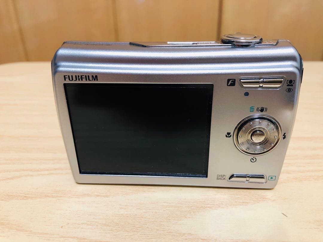 FUJIFILM FinePix F100fd コンパクトデジタルカメラ美品