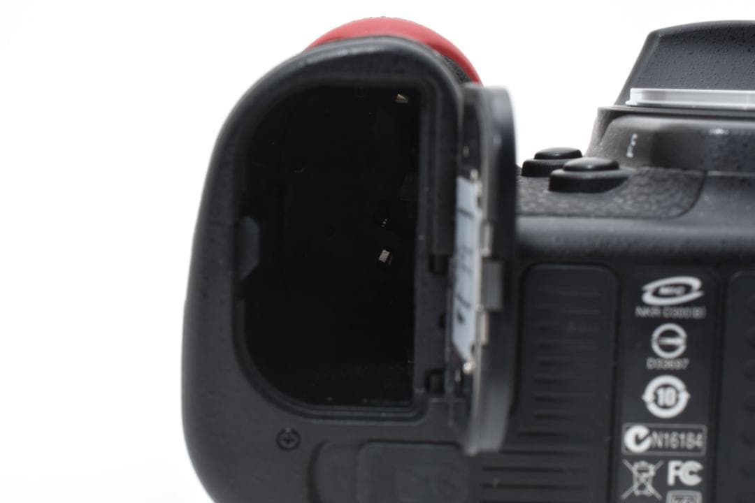 ■ 美品・ショット数6973回 ■ ニコン Nikon D300 ボディ