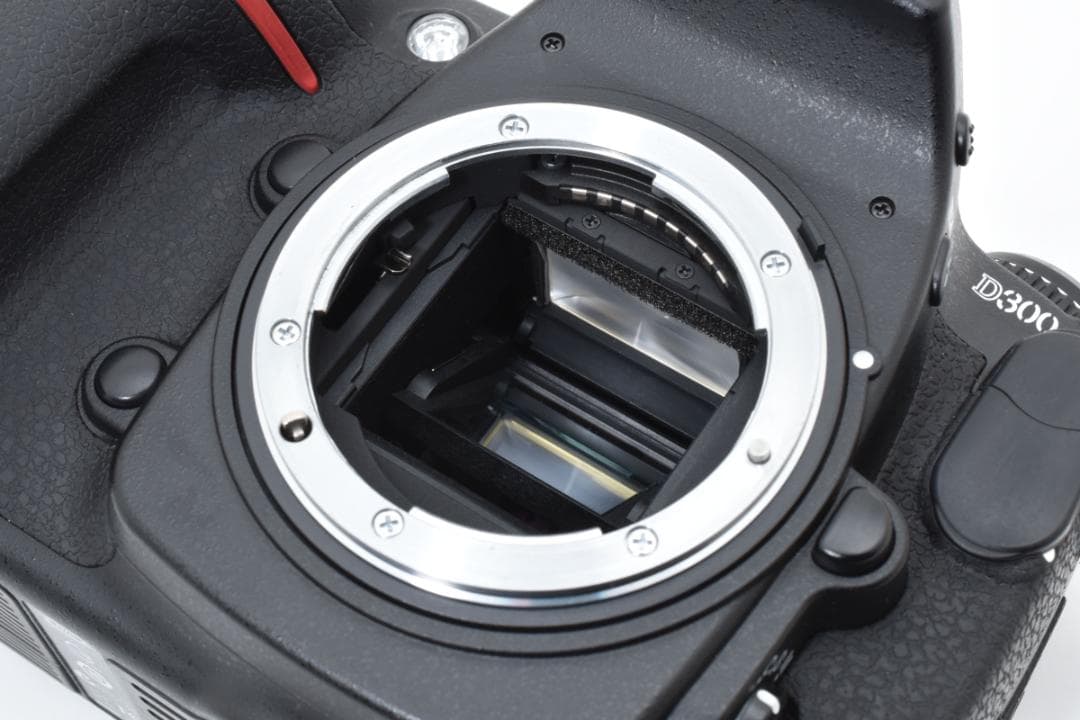 ■ 美品・ショット数6973回 ■ ニコン Nikon D300 ボディ