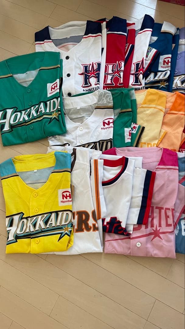 北海道日本ハムファイターズ　ユニフォームまとめ売り22着　Tシャツ4着