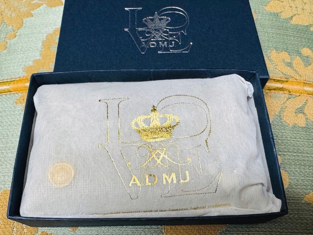 A.D.M.J. スワロフスキー　カードケース　レザー 名刺入れ アイボリー 蜂