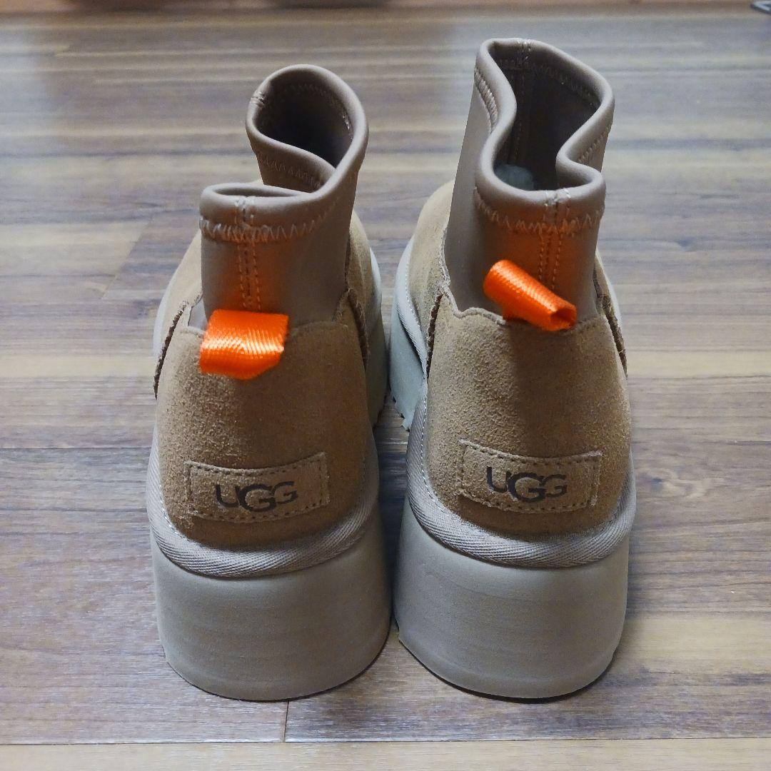 2726　UGG　クラシックミニ　ディッパーパッファー　24　チェスナット　新品